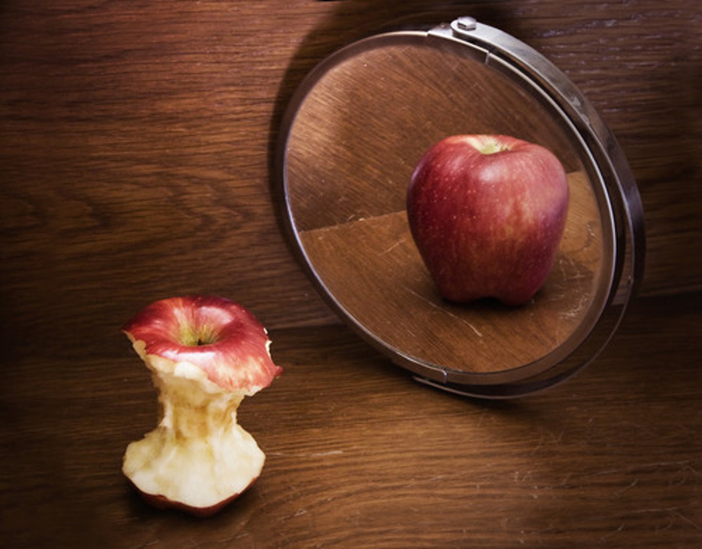 <p>An eating disorder characterized by excessive fear of becoming fat and therefore restricting energy intake to obtain a significantly low body weight.</p>