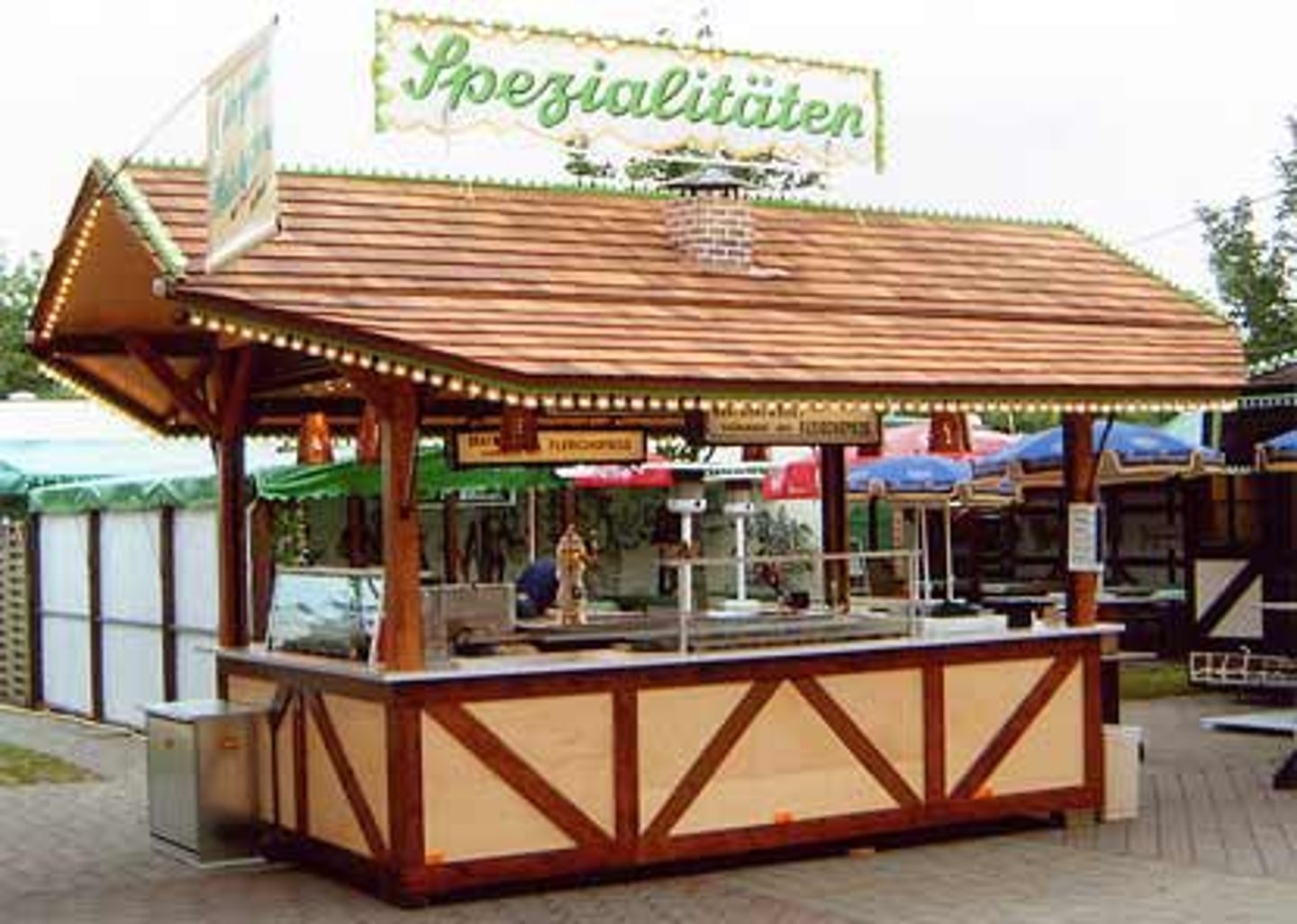 <p>hier kann man etwas zu essen kaufen; schnell, es gibt keinen Platz zu sitzen und essen</p>