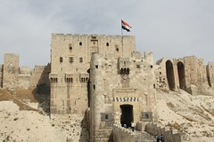 Fortress that commands a city