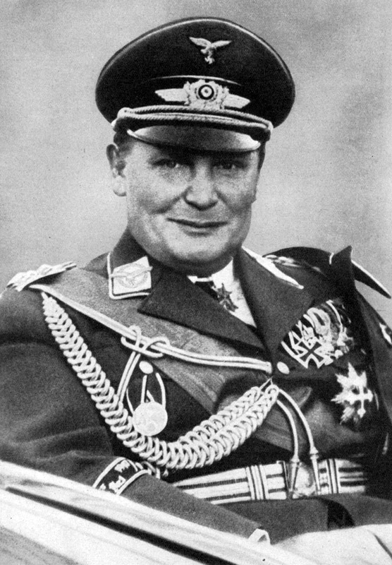 <p>Strumabteilung e poolsõjaväeline organisatsioon, mis aitas natsidel võimule saada, tegutses 1921-1945, juht Göring</p>