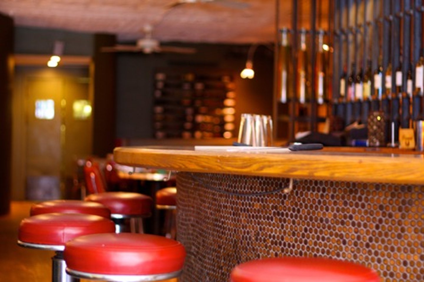 <p>Прилавок / Кухонна стільниця / Стійка</p><p>A long flat-topped fixture in a store, bar, or kitchen, across which business is conducted, food is prepared or served, etc.</p><p>She wiped the crumbs off the kitchen ______ with a damp cloth.</p><p>Please pay for your items at the front ______.</p><p>He leaned against the bar ______, waiting for the bartender.</p>