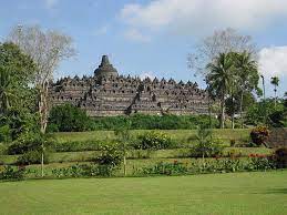 Def: A maritime and commercial kingdom in modern-day indonesia
LO8: The Srivijaya empire emerged from the wealth that trade brought the people of this society and continued because of this trade.