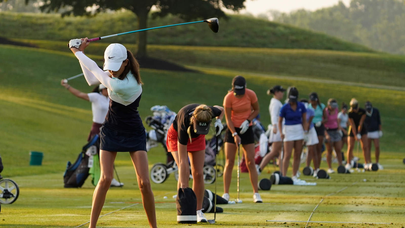 <p>Elles _____ au golf.</p>