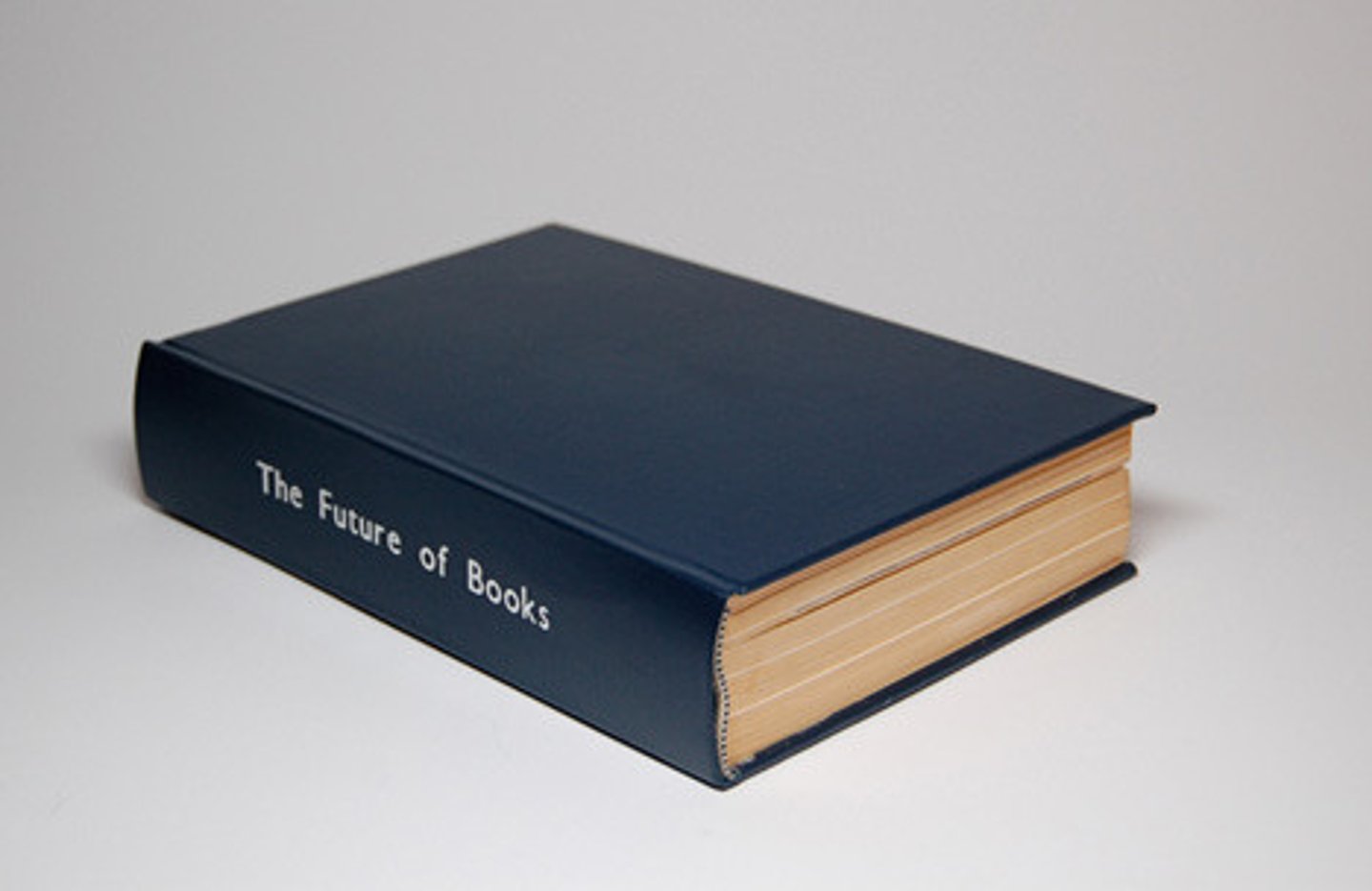 <p>Sách /bʊk/ (Synonyms: novel, volume, publication; Antonyms: blank paper)</p>