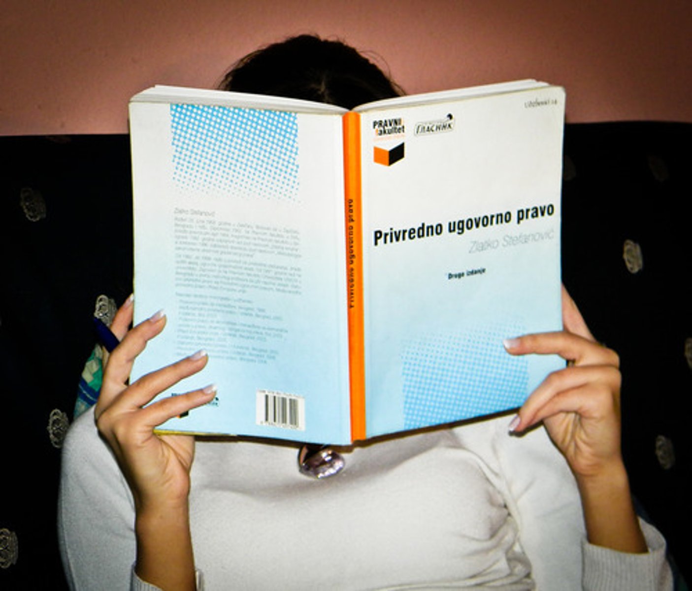 <p>to study</p>