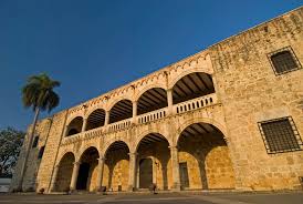 <p><span style="font-family: Gisha, sans-serif;">Santo Domingo, </span>República Dominicana</p><p>·&nbsp;Mil quinientos once (1511).</p><p class="MsoListParagraphCxSpMiddle"><span style="font-family: Gisha, sans-serif;">Palacio donde Diego Colón vivó (el hijo de Christopher Columbus)</span></p><p class="MsoListParagraphCxSpLast"><span style="font-family: Gisha, sans-serif;">Arcos y los balcones</span></p>