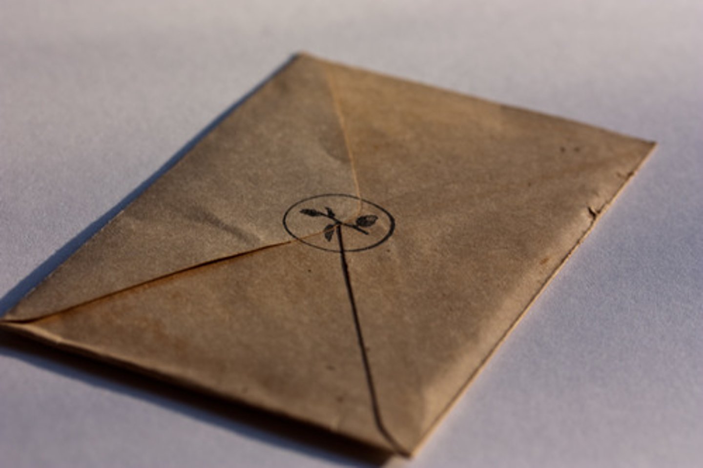 <p>lo que usas para meter una carta</p>