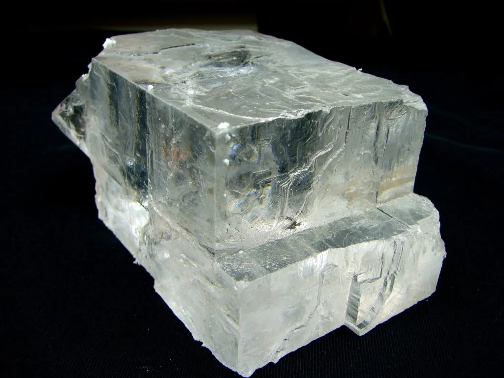 <p>colorless, vitreous luster, soft hardness</p>