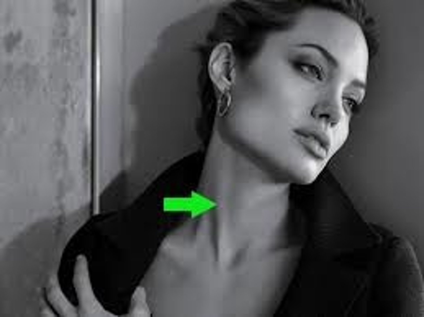 <p>runs diagonal across front of neck</p>