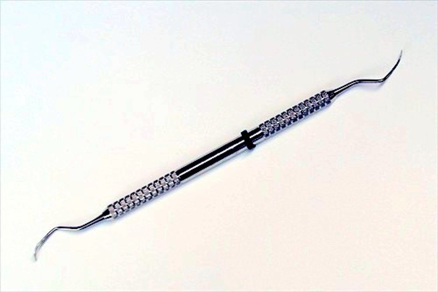 <p>used for subgingival removal of calculus and root planing; can also be used supragingivally; has a rounded back and tip</p>