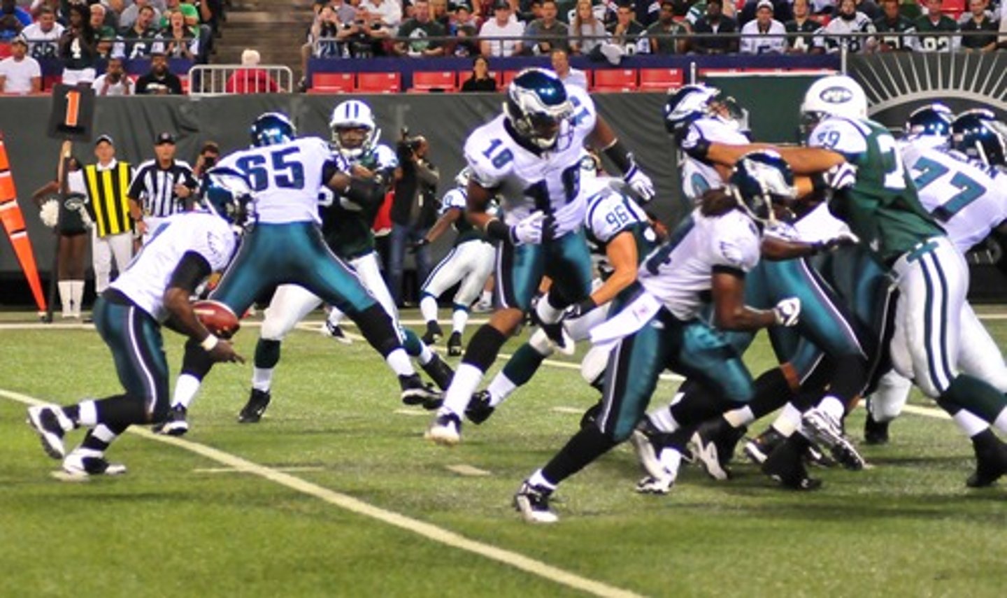 <p>to practice / play sports</p>