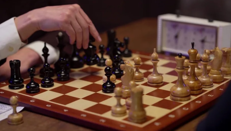 <p><span style="background-color: transparent;"><span>8. Боюсь, я [проиграл] эту партию в шахматы (this game of chess). Я [играл] очень плохо. Обычно я [играю] намного лучше</span></span></p>