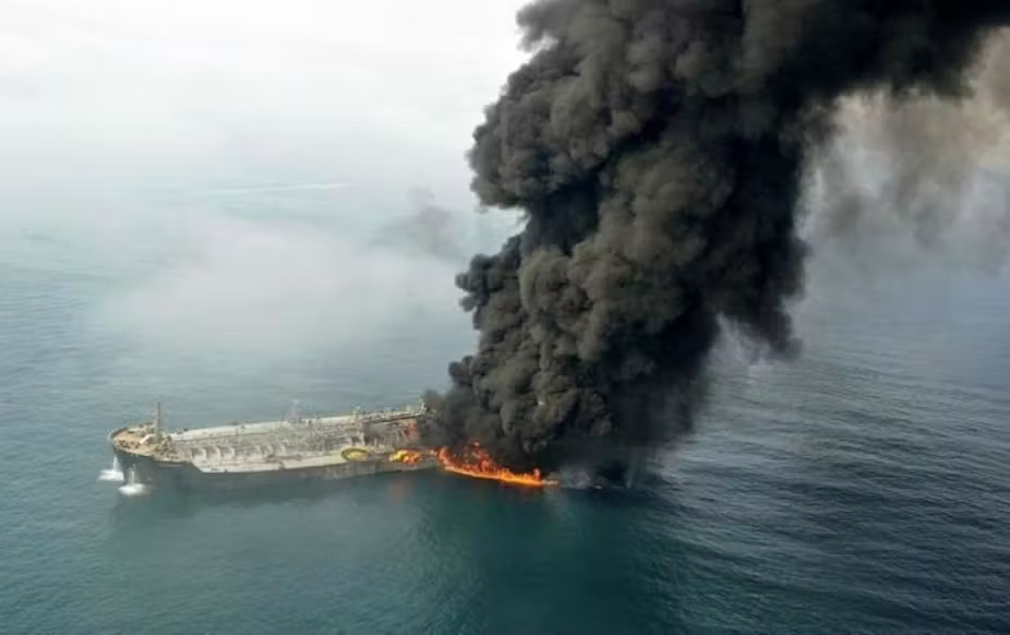 <p>Oil tankers collide, causing damage to tankers and they let oil spill onto the sea.</p>