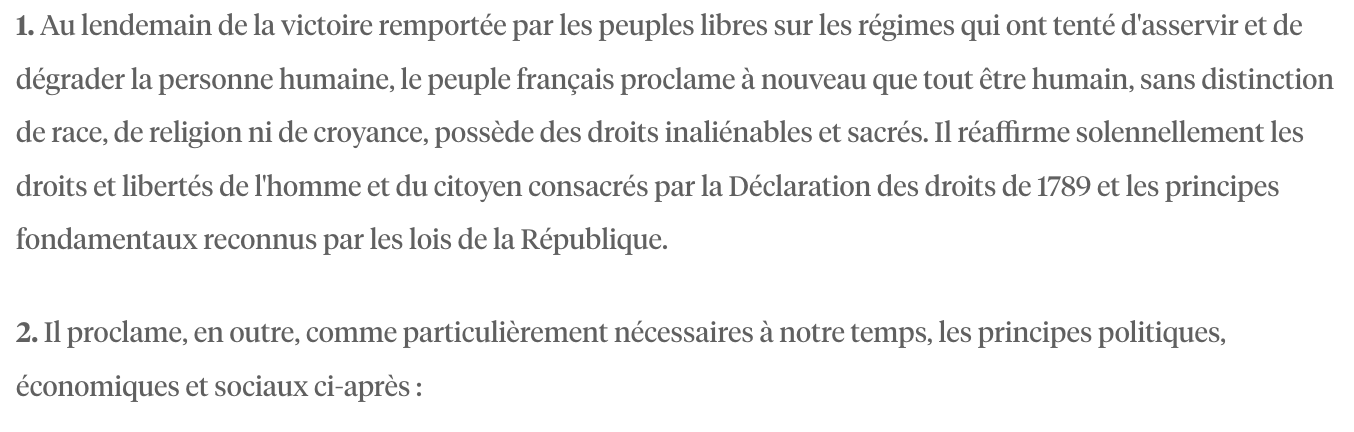 <p><strong><u>Préambule consacre 2 grands types de droits</u></strong></p><p><strong>Alinéa 1 :</strong> « <em>principes fondamentaux reconnus par les lois de la République</em> ». L’expression cherche à « constitutionnaliser » les grandes libertés de la IIIème République : liberté de réunion (<strong><mark data-color="yellow" style="background-color: yellow; color: inherit;">loi du 30 juin 1881</mark></strong>), liberté syndicale (<strong><mark data-color="yellow" style="background-color: yellow; color: inherit;">loi du 21 mars 1884</mark></strong>), liberté d’association (<strong><mark data-color="yellow" style="background-color: yellow; color: inherit;">loi du 1er juillet 1901</mark></strong>), séparation des Églises et de l’État (<strong><mark data-color="yellow" style="background-color: yellow; color: inherit;">loi du 9 décembre 1905</mark></strong>).</p><p>⭢ Le constituant <em>voulait</em> que cette expression renvoie aux grandes lois de la IIIe République (cf les travaux préparatoires).</p><p><strong>Alinéa 2 :</strong> « <em>principes politiques, économiques et sociaux particulièrement nécessaires à notre temps</em> », clairement énumérés : égalité des femmes et des hommes, droit d’asile, droit de grève, droit à la santé, à l’éducation, aux loisirs, à la solidarité...</p><p>⭢ Les droits de deuxième génération (mais pas que). </p>