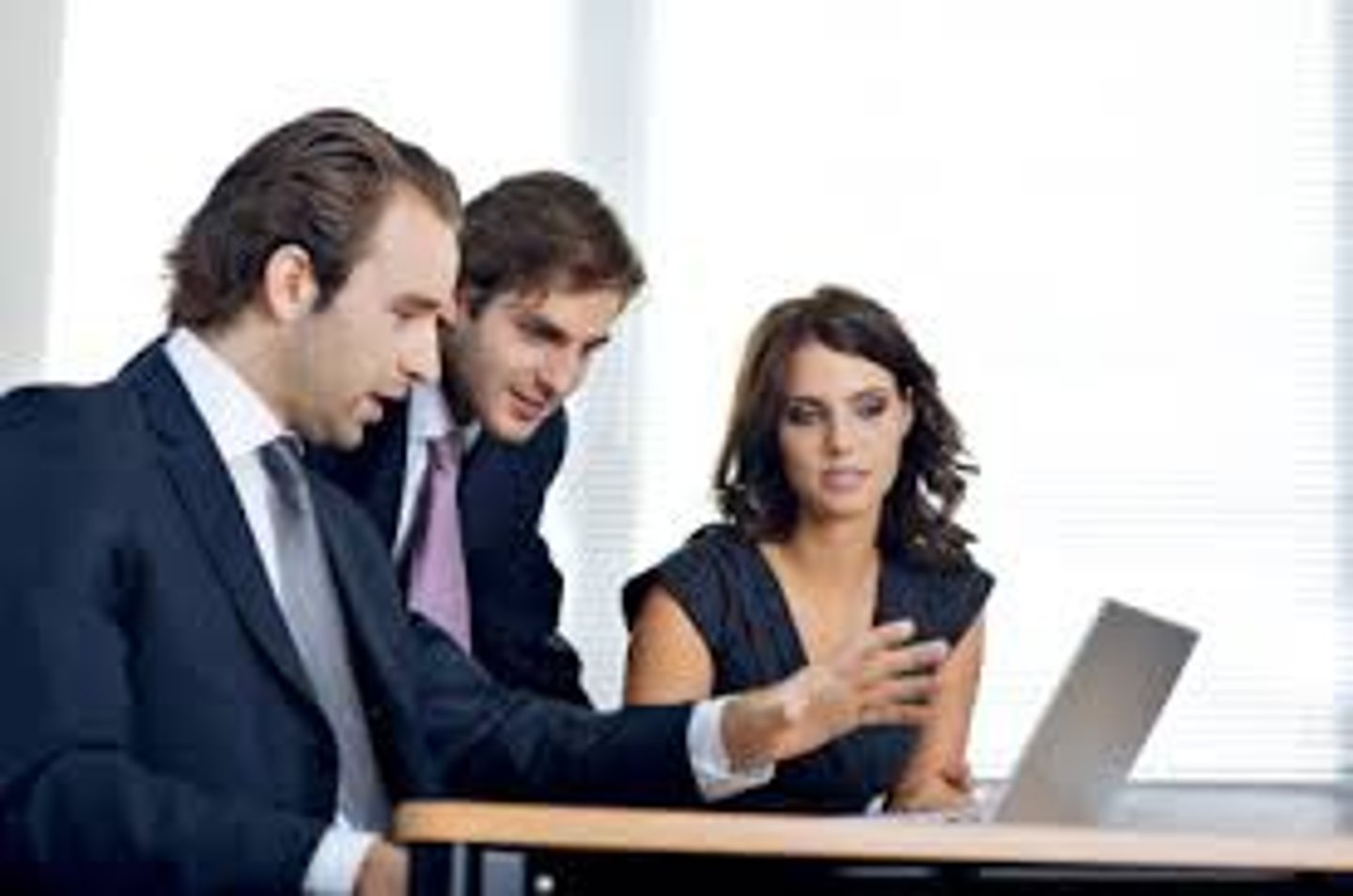 <p>the filed of study the investigates the behavior of employees w/in the context of an organization</p>