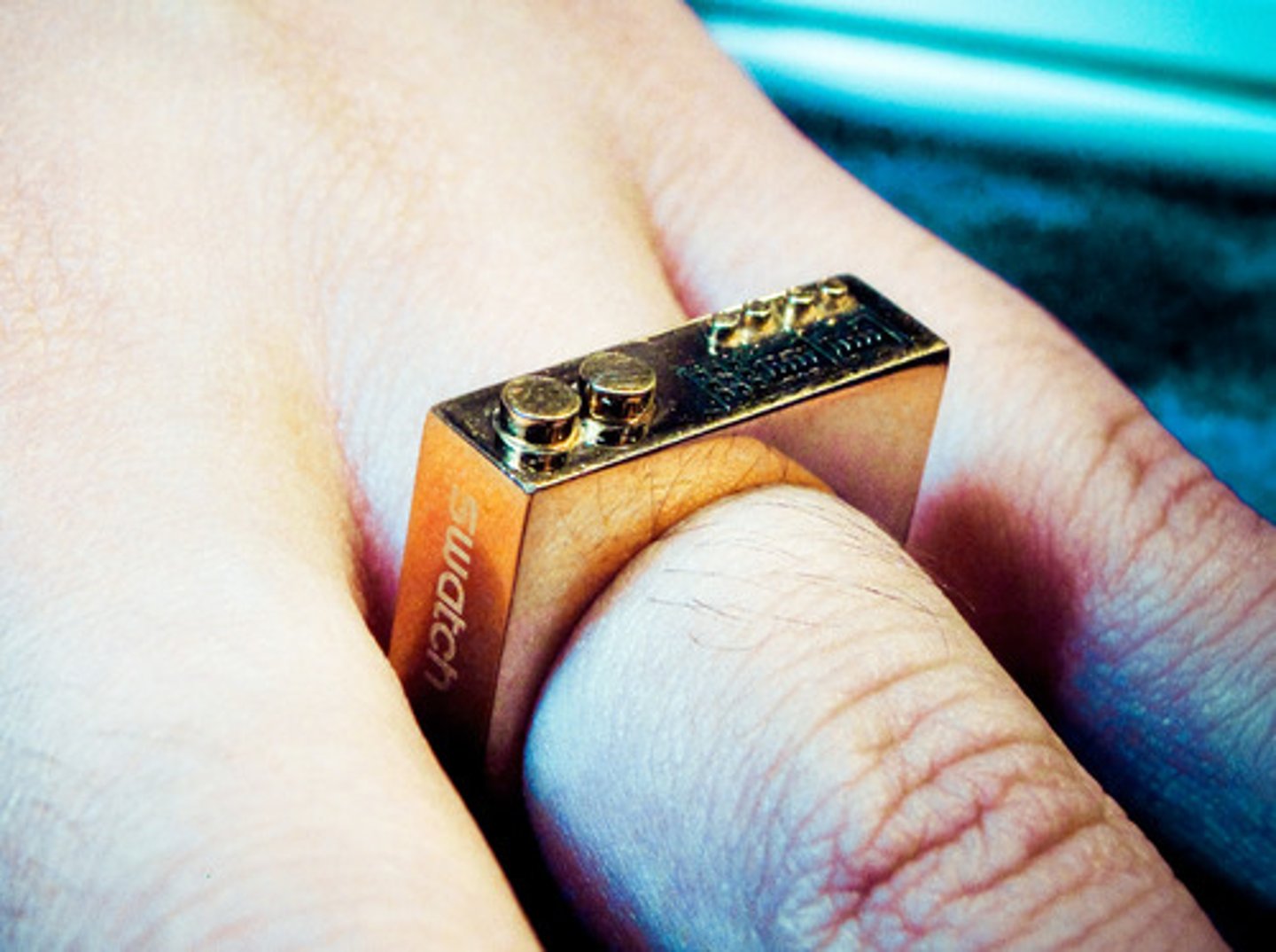 <p>el anillo</p>