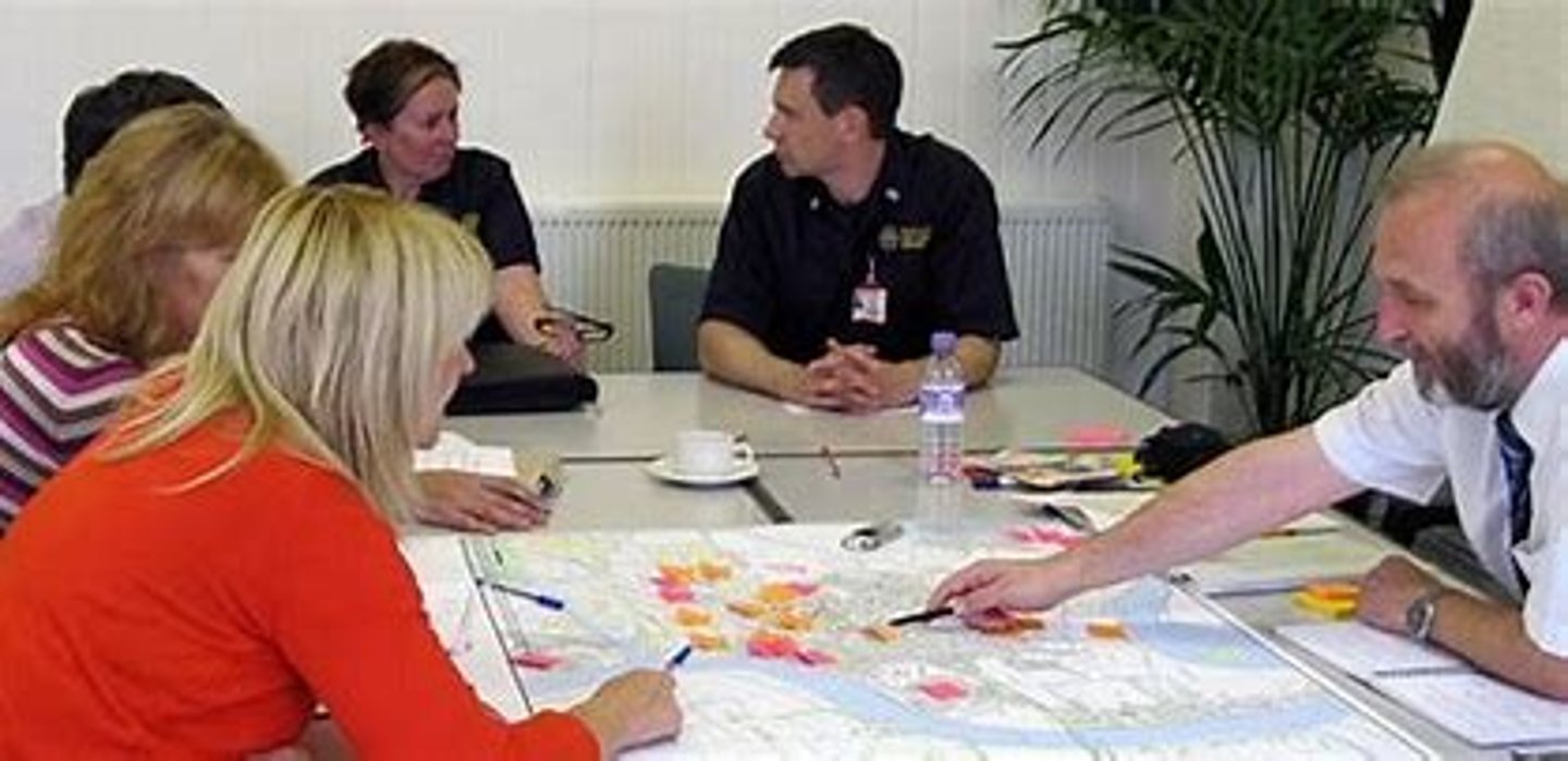 <p>/ˈləʊ.kəl ɔːˈθɒr.ɪ.ti/ • Noun • B2 • The governing body of a local area • Chính quyền địa phương • The local authority provided shelters for those affected by the flood.</p>