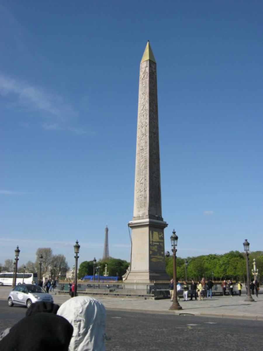 <p>obélisque égyptienne rapportée par Napoléon</p>