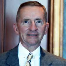 <ol><li><p>Class of 1953</p></li><li><p>1992 Presidential Candidate </p></li><li><p>Founded Electronic Data System </p></li><li><p>Entrepreneur </p></li></ol><p></p>