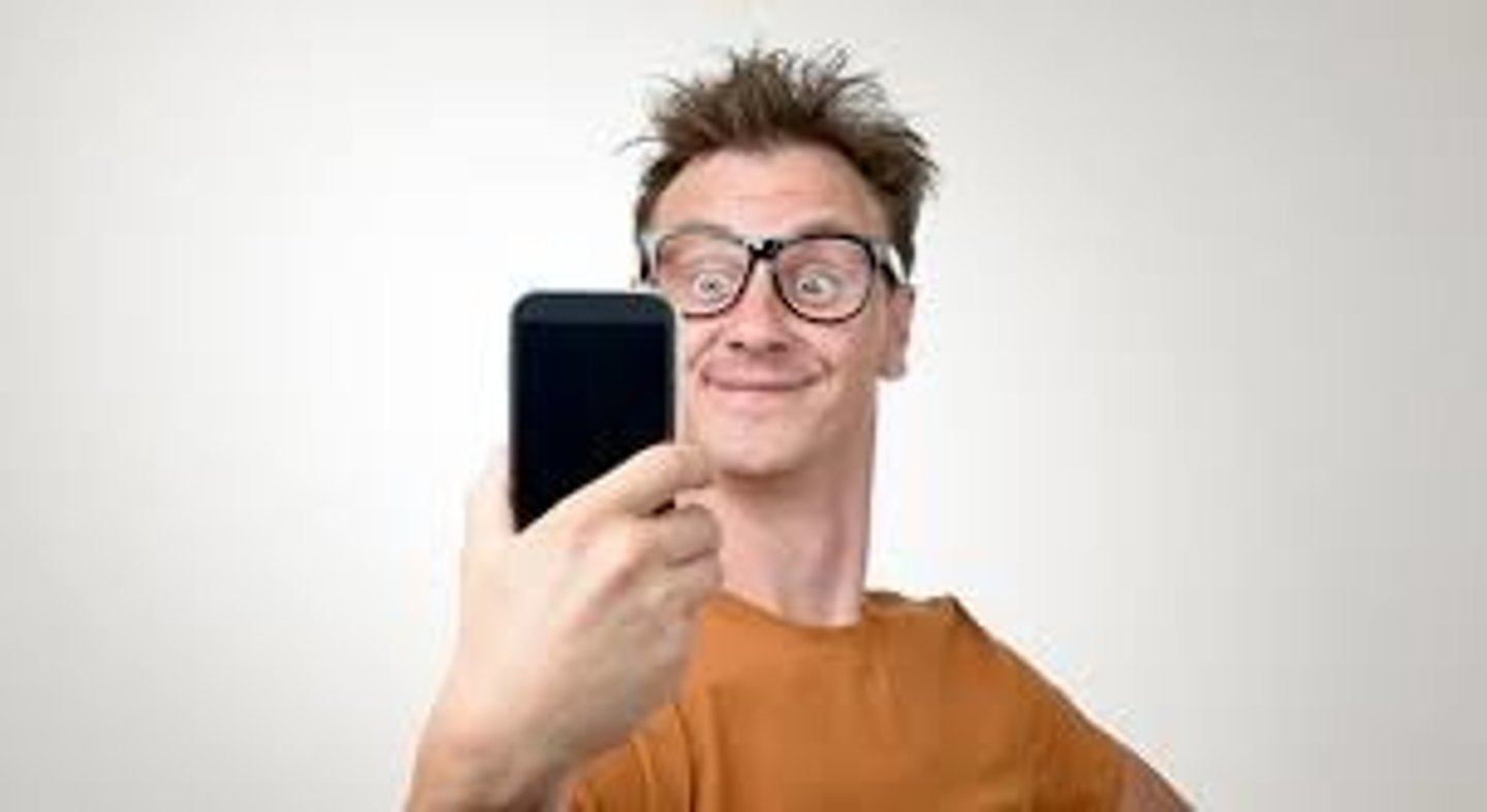 <p>📸 /ˈselfi/ (n): ảnh tự chụp | 📌 take a selfie (chụp ảnh tự sướng) / post a selfie (đăng ảnh tự sướng) | ⭐ She posted a cute selfie on Instagram and got hundreds of likes.</p>