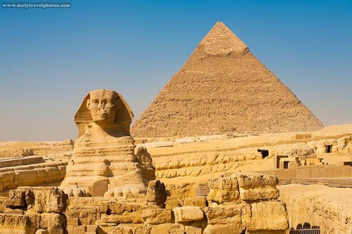 <p>Gizeh, Egypt, Old Kingdom 2600-2100 BC. Complex of the Great Pyramids. Great Sphinx located here, and valley temple with statue of Khafre. Some casing stones still at the peak.</p>
