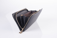 <p><span>a </span>small<span> </span>container<span> for </span>money<span>, usually used by a woman</span></p>