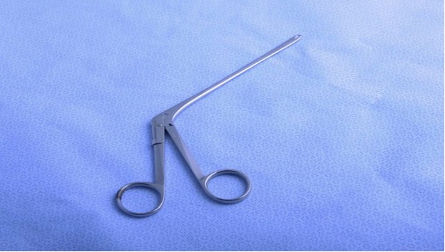 <p>remove bulging disc or other delicate tissue, different configurations available for use in various small spaces, available in different lengths for different depths </p>