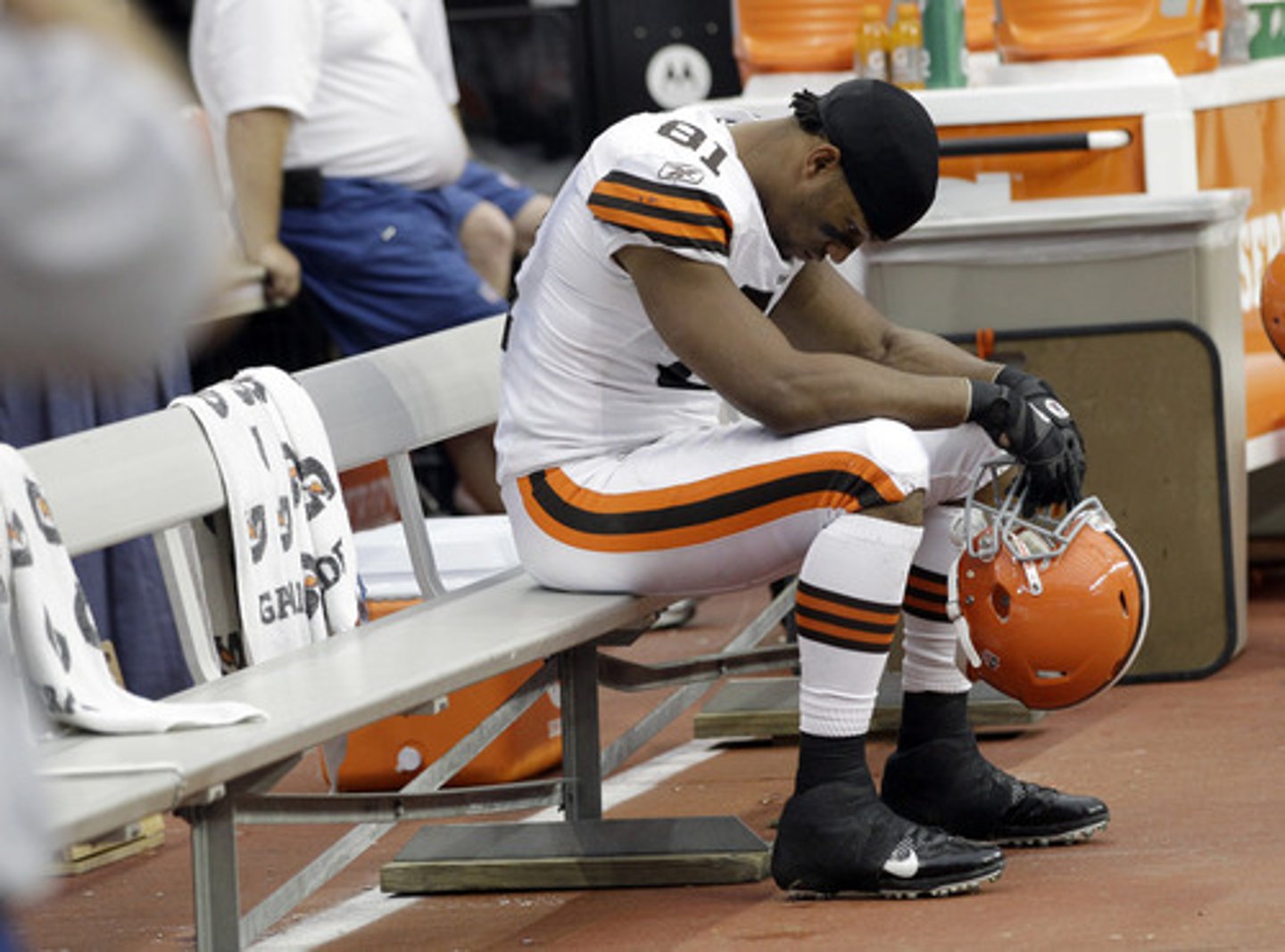 <p>(adj) buồn bã</p>