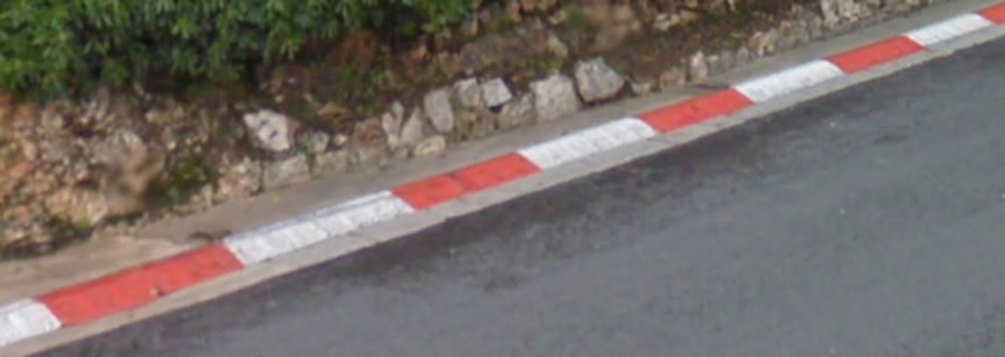 <p>F1 curbs</p>