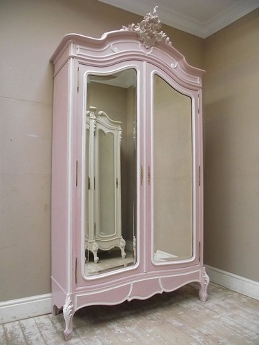 <p>wardrobe</p>