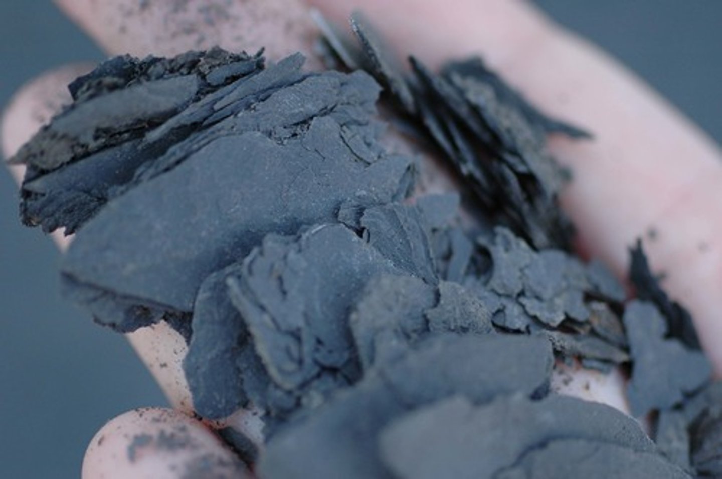 <p>shale from which oil can be obtained by heating</p>