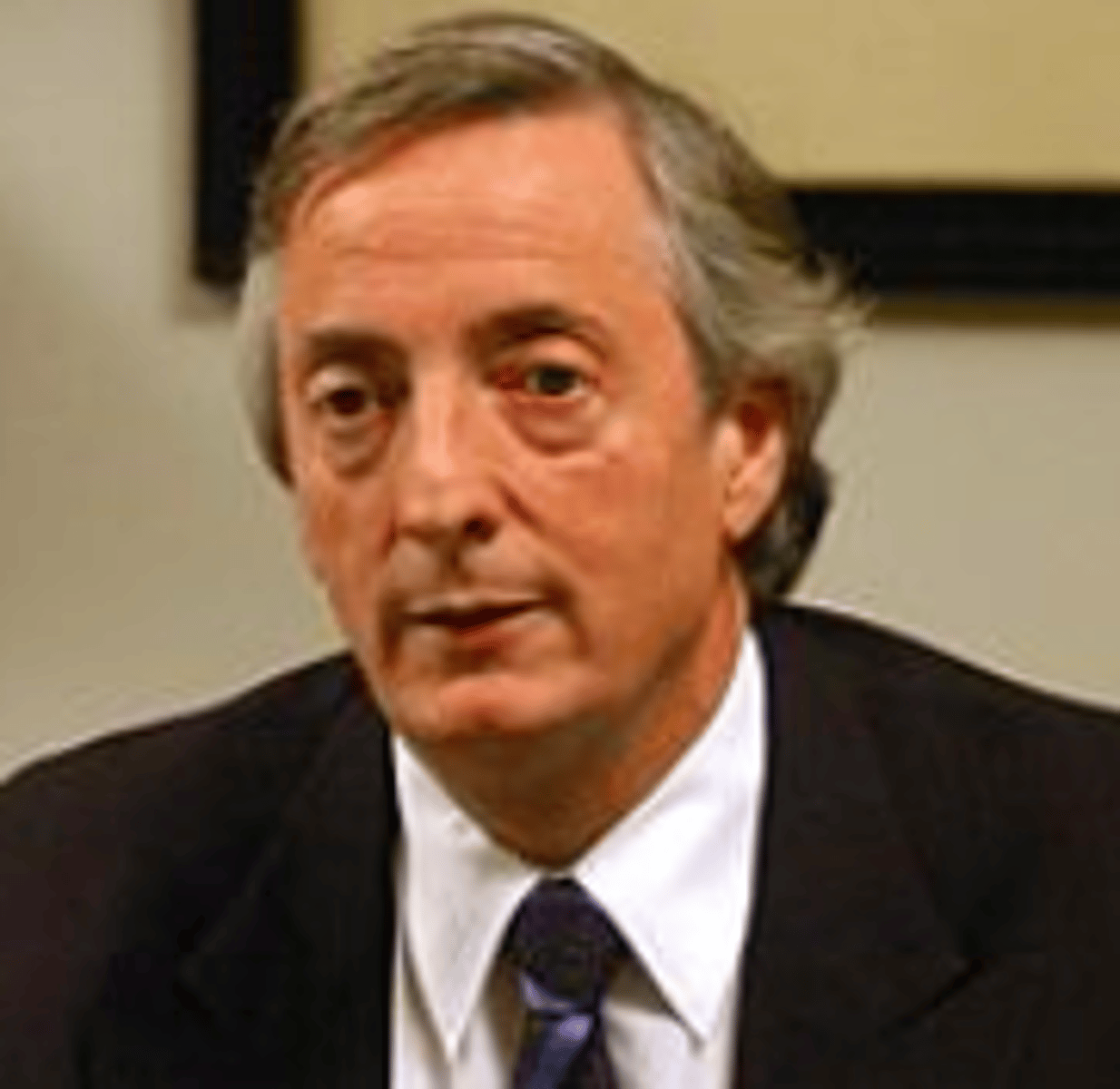 <p>Nestor Kirchner, el presidente, reestructura las deudas (debts) del país. Fue presidente entre 2003-2007.</p>