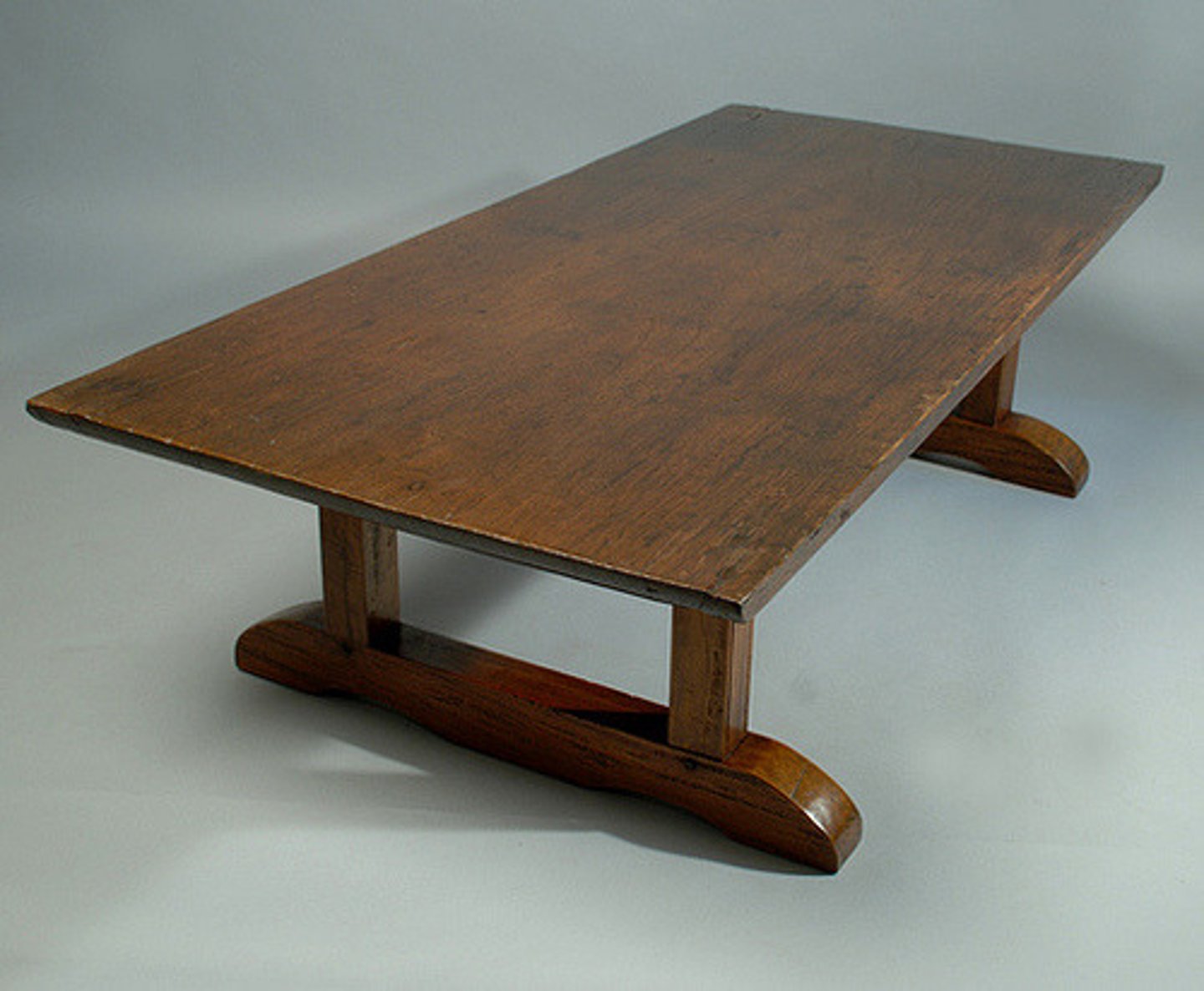 <p>Dining table with extremely low height.</p>