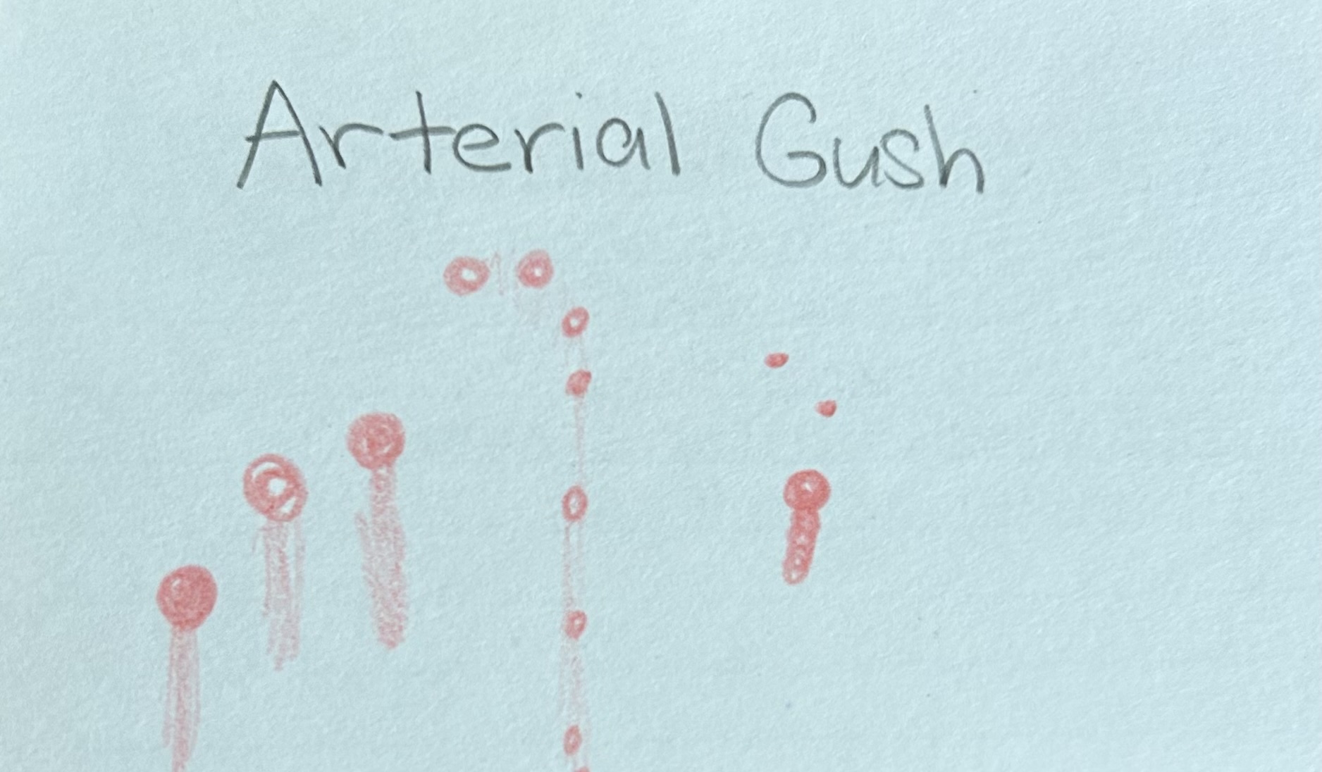 <p>Blood exiting under pressure from an artery, gets smaller with blood loss</p><p>→ Severed artery due to injury or attack </p>