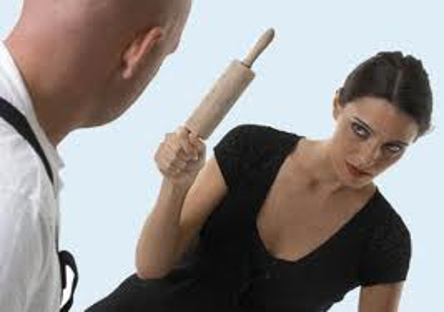 <p>to threaten</p>