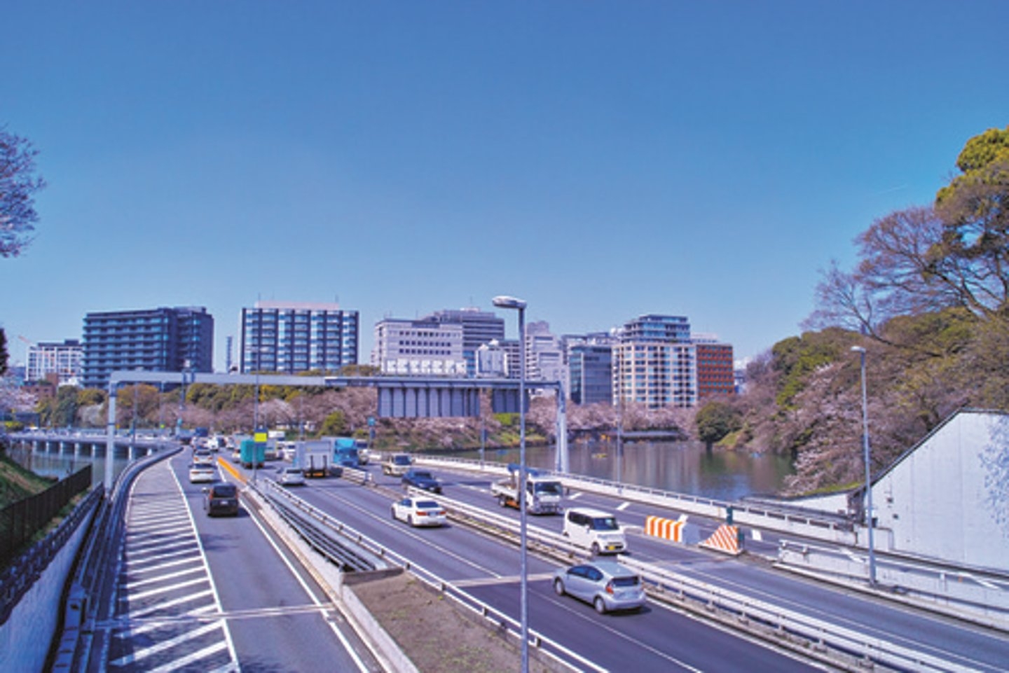 <p>motorway/toll road</p>