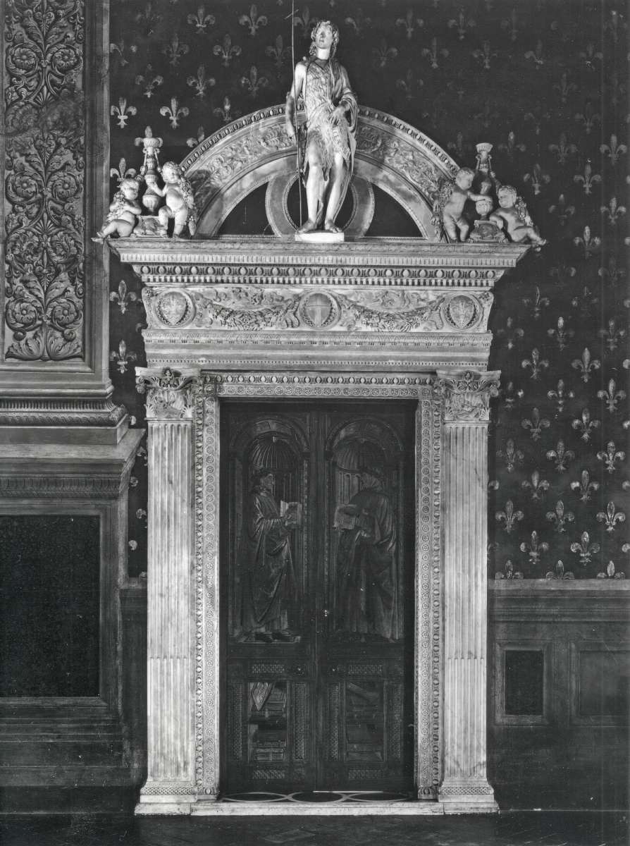 <p><strong>Benedetto da Maiano</strong></p><p><span style="background-color: transparent;"><em>Coppia di putti con torciera</em> (1480-1481 circa; Palazzo Vecchio, Firenze)</span></p>