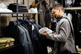<p>Yo traje Ropa en la tienda</p>