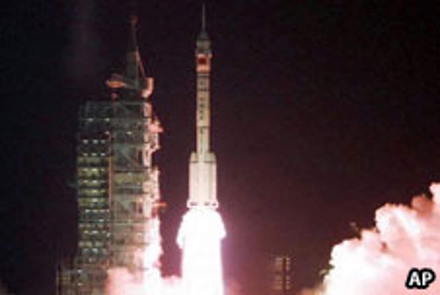 <p>推进,推动力; The rocket uses a new form of propulsion</p>