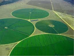 <p><span style="background-color: transparent;"><span>Center-pivot irrigation</span></span></p>