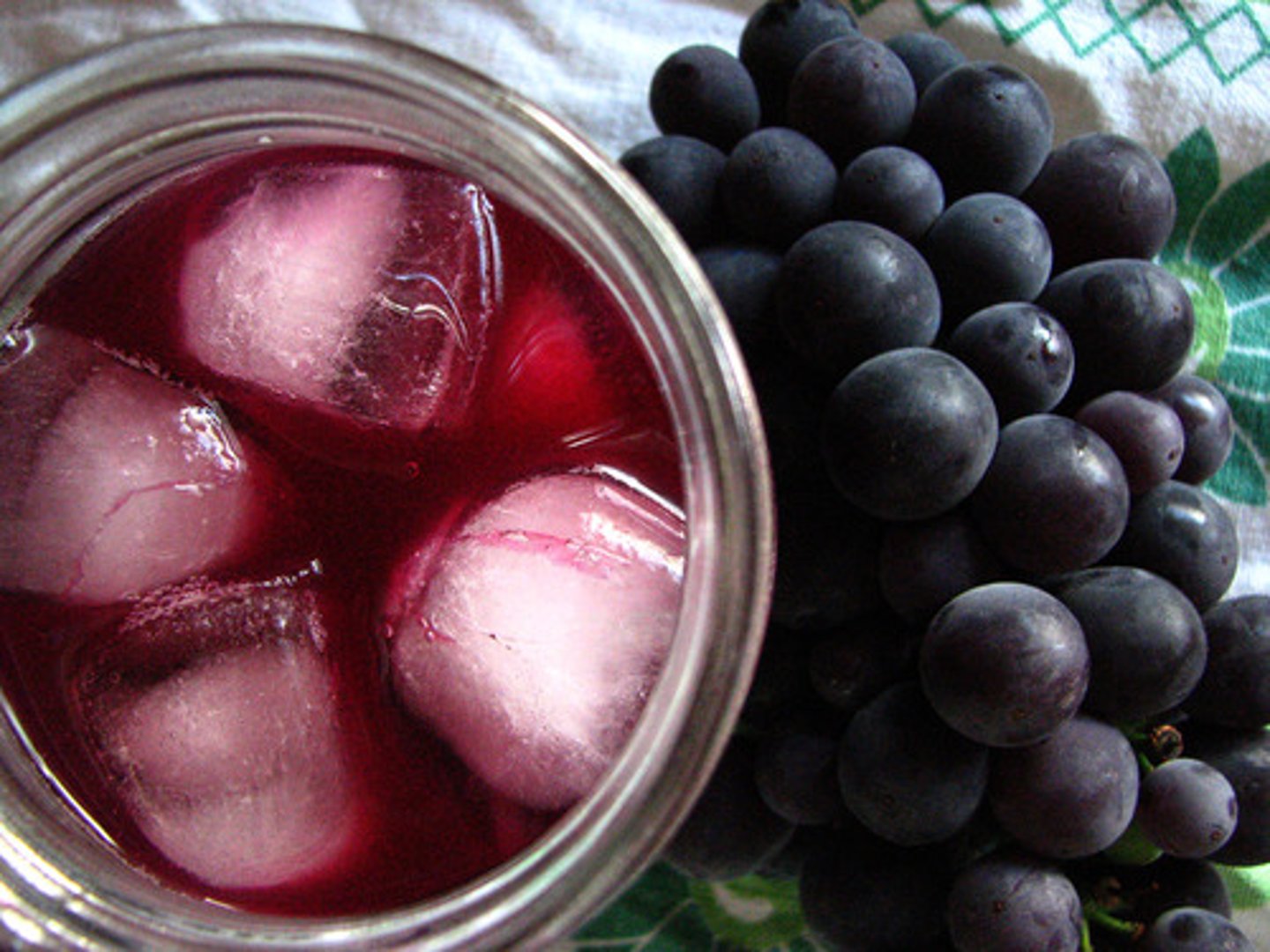 <p>grape juice</p>