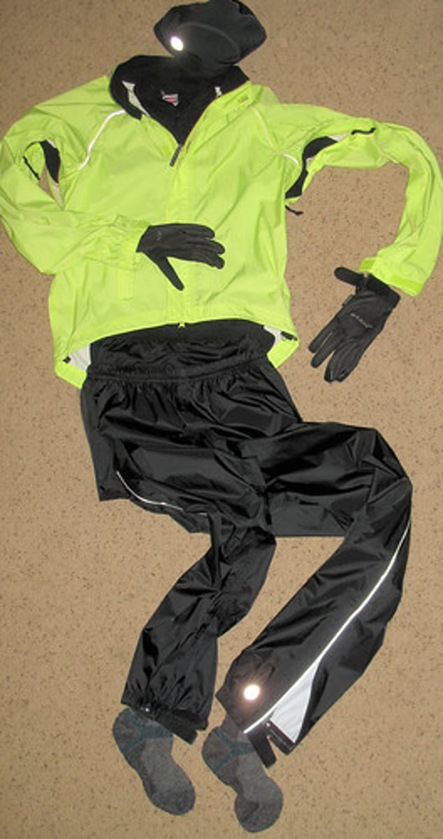 <p>I ____ wear this to run at night.</p>