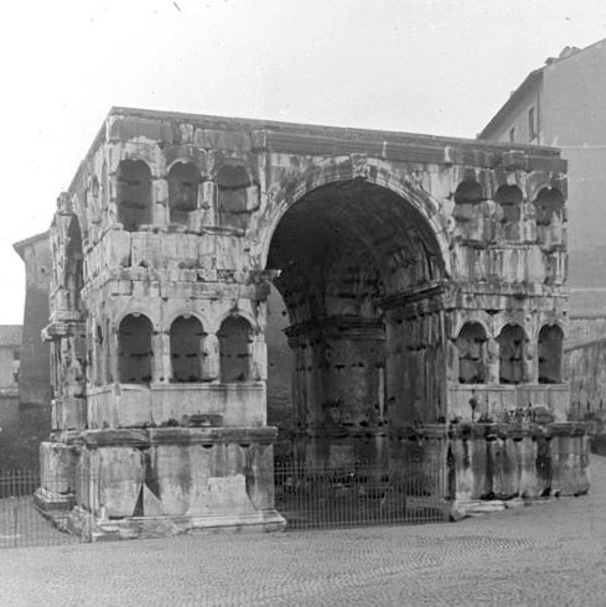 <p>-Quadrifons arch (all directions)</p><p>-Possibly a boundary marker (in Forum Boarium)</p><p>-4th C CE, built from spolia</p>
