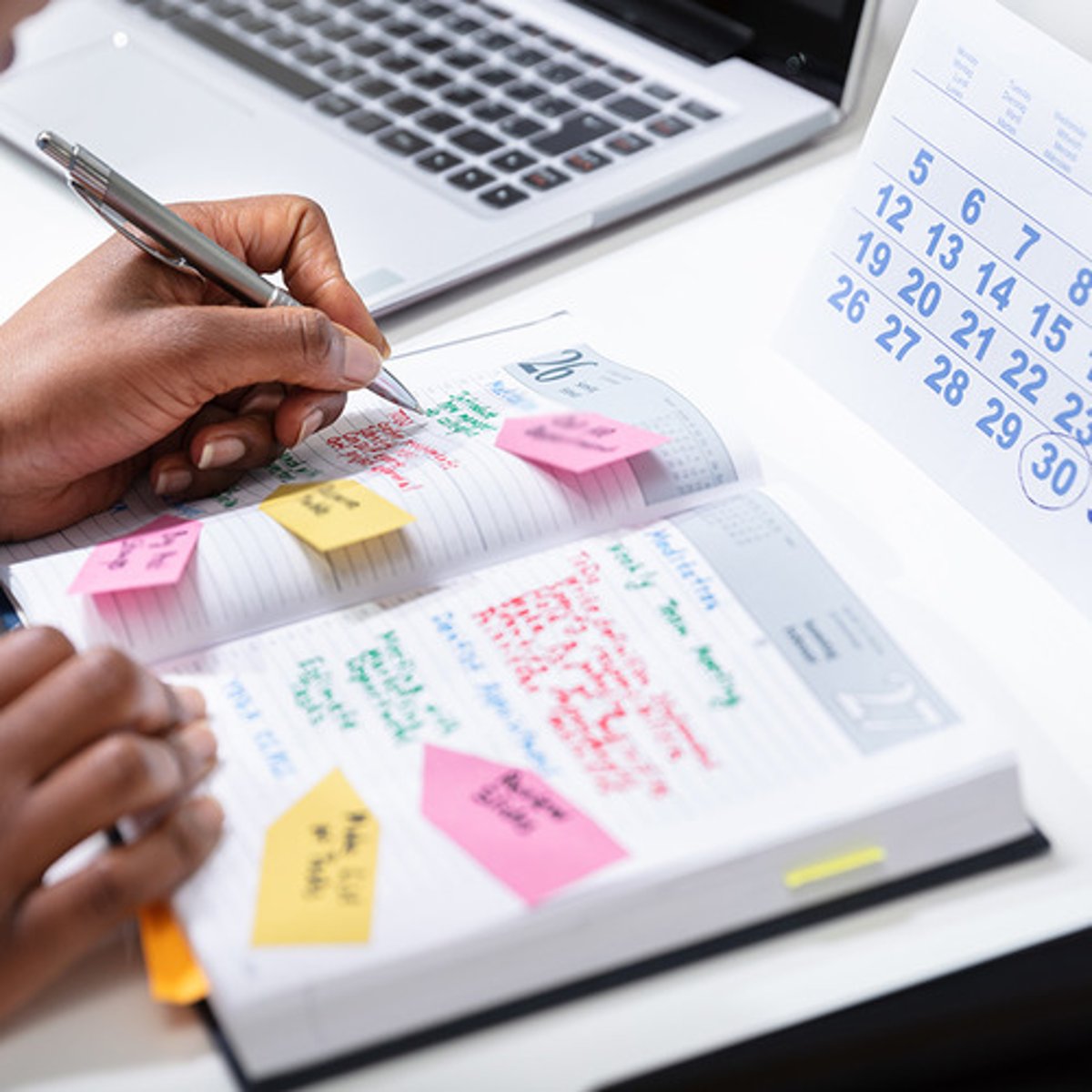 <p>to organize one's schedule</p>