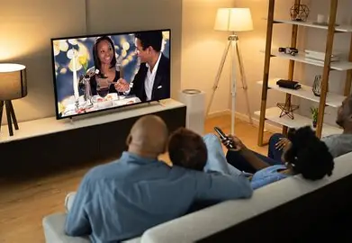 <p>xem TV</p>