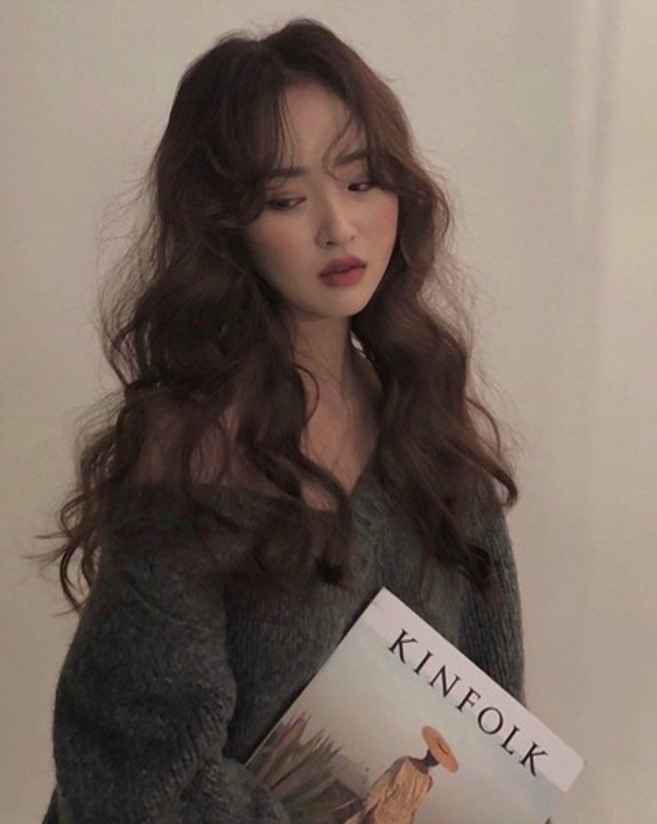 <p>tóc uốn/xoăn</p>