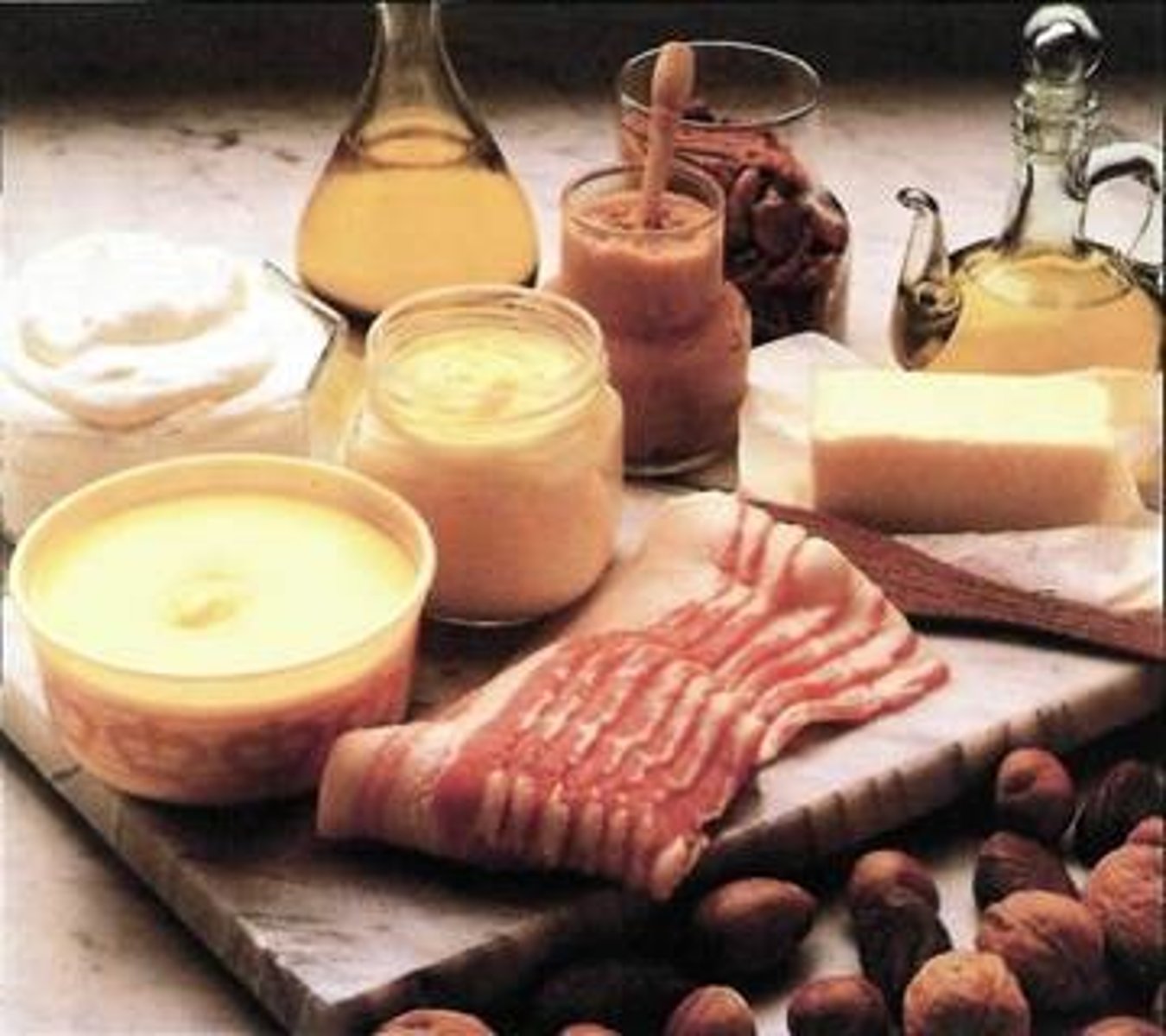 <p>Molecule consisting of CH and a little O includes: fats, oils and waxes. Its monomers are a glycerol and three fatty acids.</p>