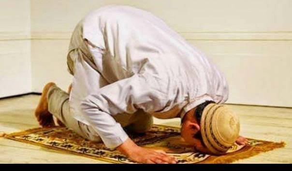 <p>Aku solat</p>