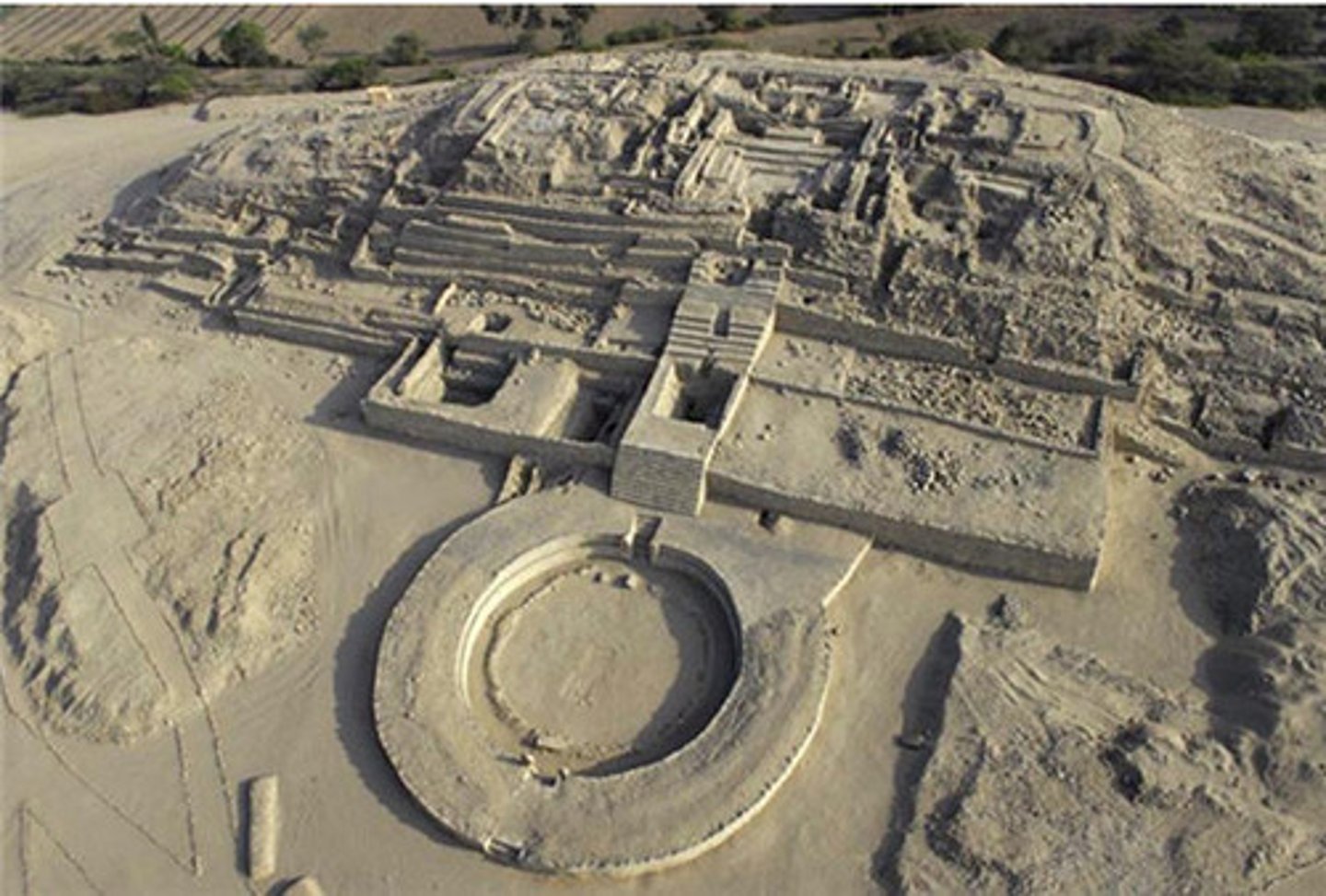 <p>A region along the coast of Peru that possessed a highly-developed urban culture as early as 2500 B.C.E. Characterized by massive stepped pyramids and extensive use of cotton.</p>