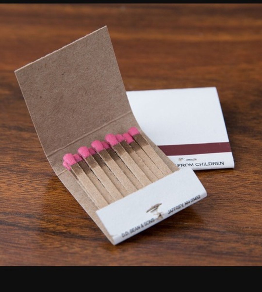 <p>(n) quyển diêm</p>